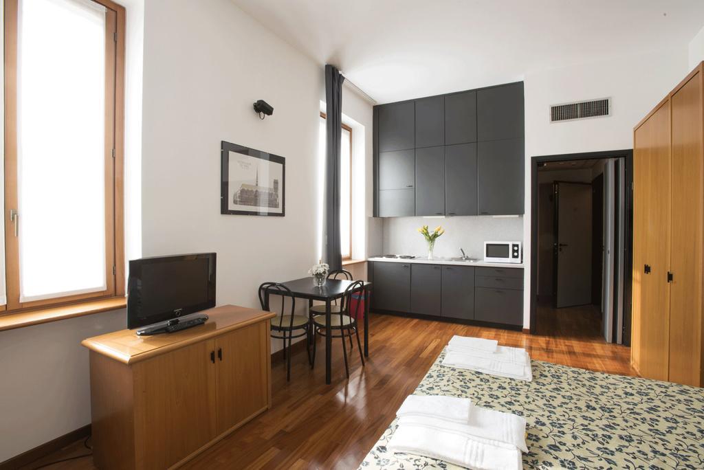 Residence Villa Odescalchi Milaan Buitenkant foto